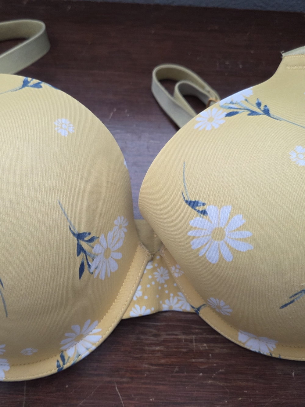 2 Victoria's Secret Yellow Daisy Molded T-Shirt Bra 34DD PINK